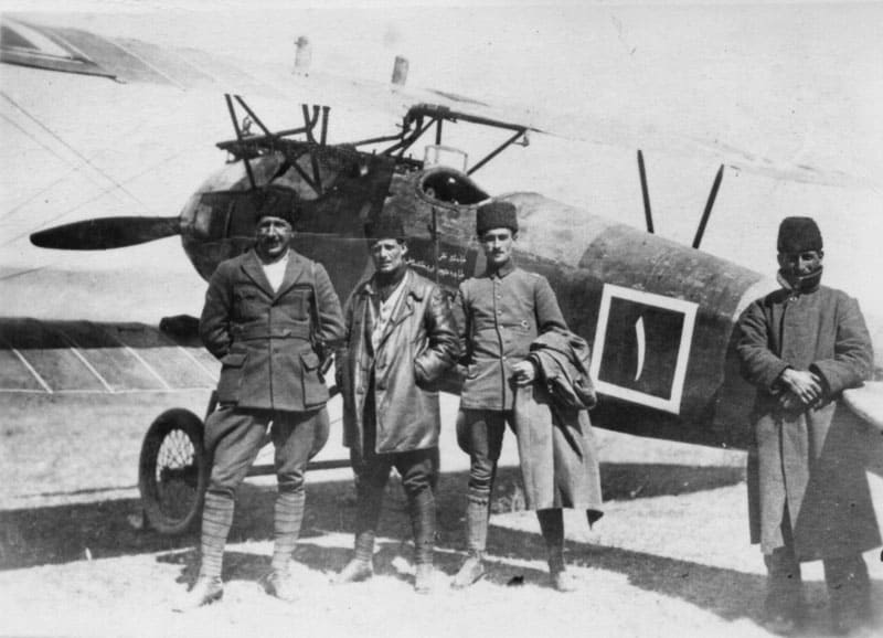 Турецкие авиаторы у самолета Альбатрос D III